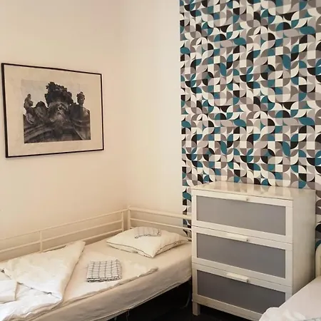 Witt Hostel *